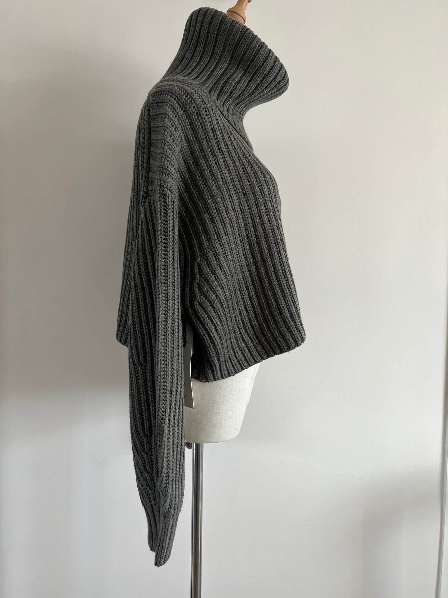 Guell Sweater (Oversized)