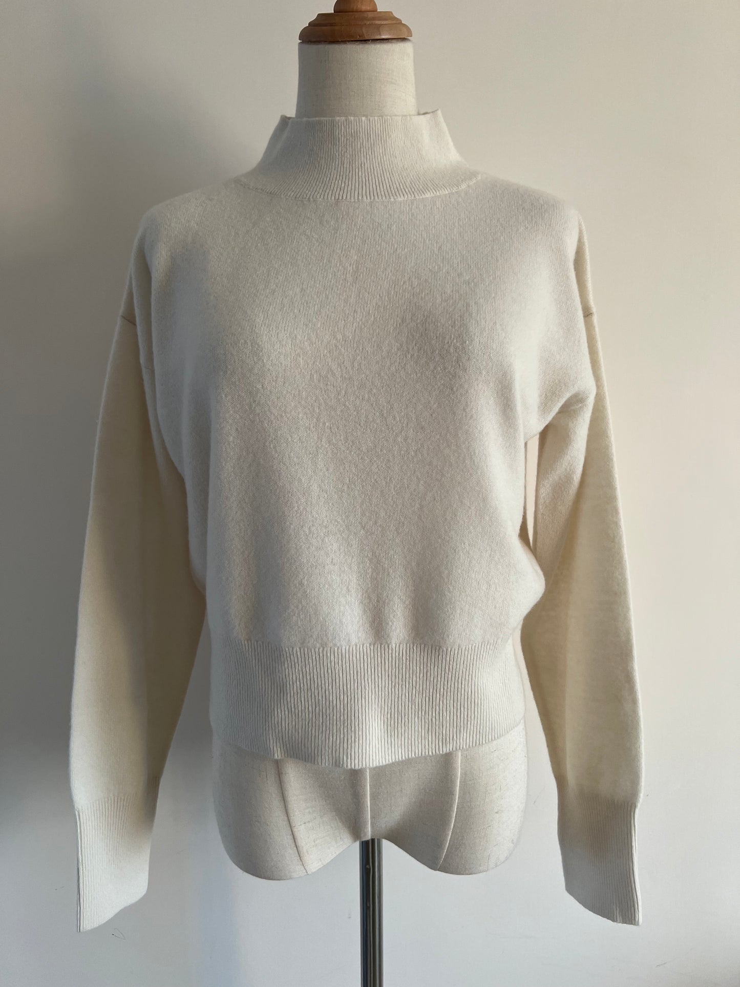 Turtle-neck Wool Top