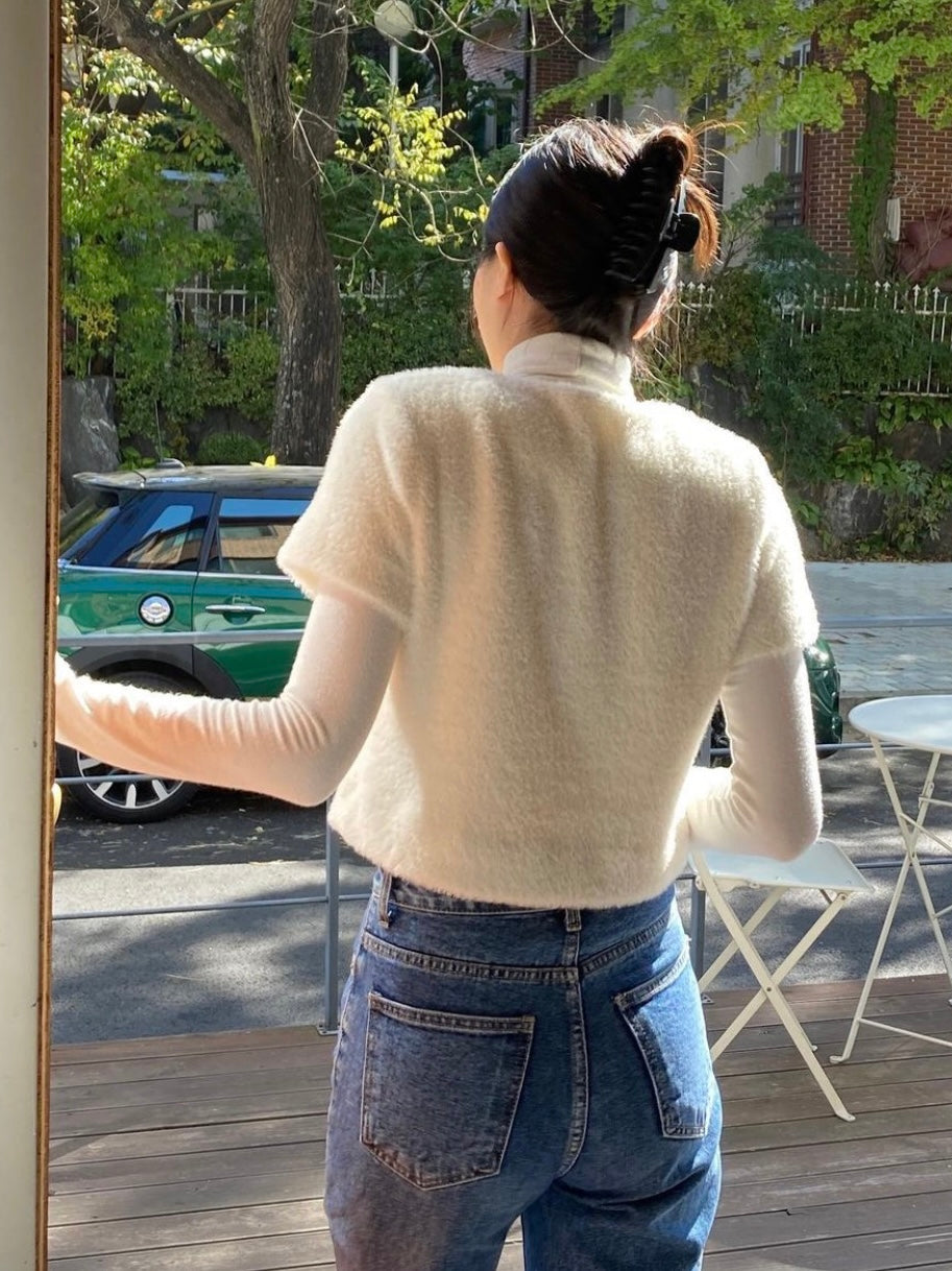 Fluffy White Short-sleeve Jacket